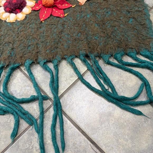 Pier 1 Woolish Floral Knit 48x64 Throw Blanket Teal Brown Needle Felted Flowers - Picture 5 of 7